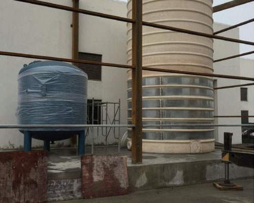 50噸（dūn）大（dà）型塑（sù）膠儲（chǔ）罐